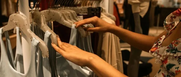 刚开业就排长队？“曝光”这几家服装店！