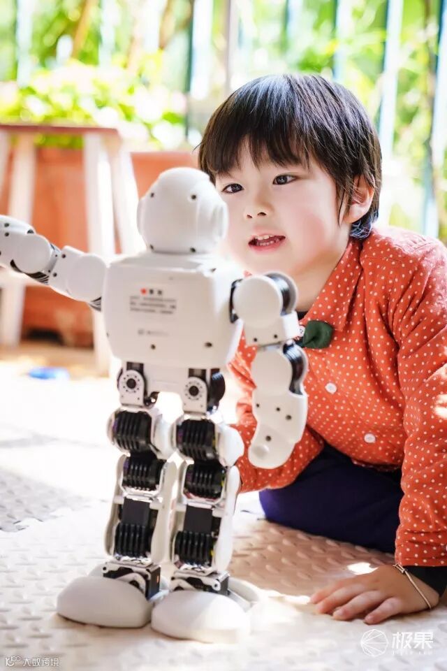 优必选AlphaEbot机器人