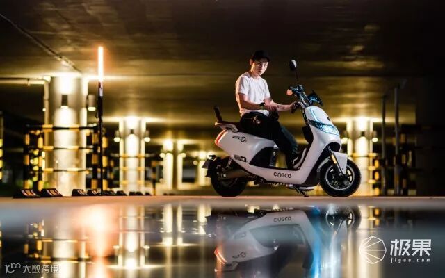 森蓝O2电动摩托车