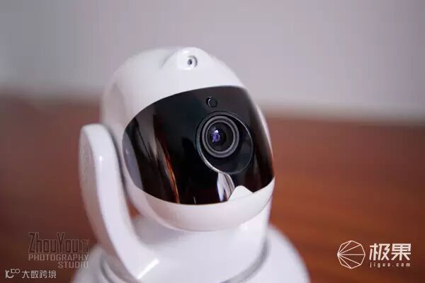 iFamCare小觅智能逗宠监护器