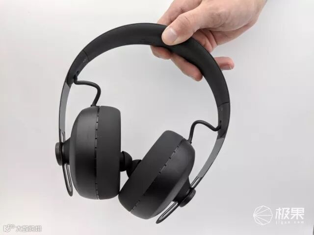 造型真奇葩!头戴式+入耳式耳机,能让你颅内爆炸…