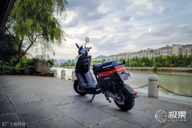 动力强劲续航长久,小牛电动车M+PRO也能有推背感