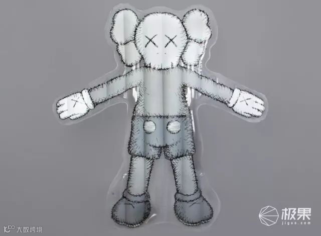 这个娃娃又来圈钱了!KAWS:HOLIDAY限定周边中国区发售