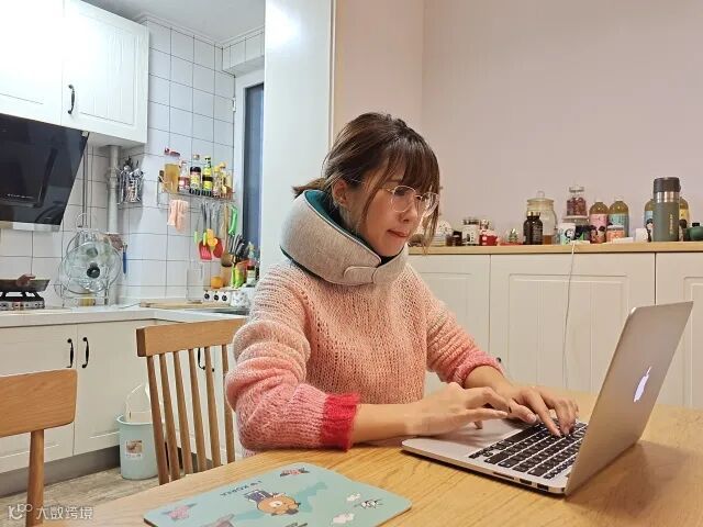 旅行枕也能按摩!戴上就舍不得摘下,自己就可以给颈椎做spa