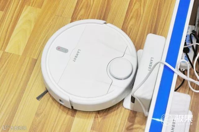 岚豹扫地机器人亮相CESA:能定位、吸力大、APP贴心