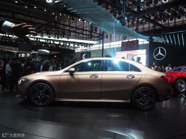 奔驰入门轿车A级三厢首发体验:外观空间秒杀宝马奥迪