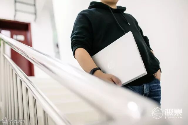 首款13寸双硬盘轻薄本,办公更高效!科技大佬都对它爱不释手|惠普战66二代体验