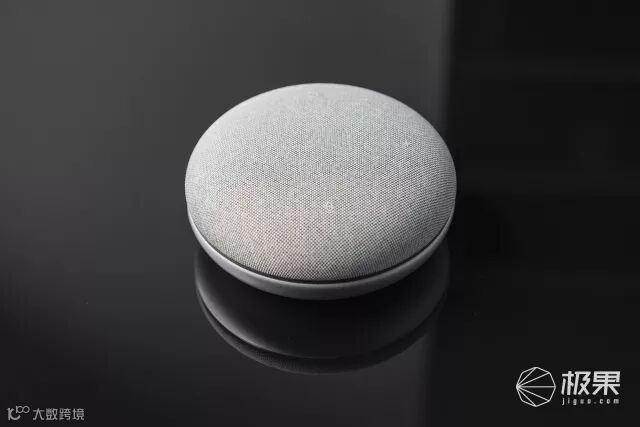 这只灰色“马卡龙”,是我们用过最有人味儿的智能音箱