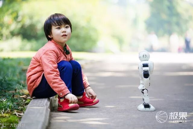 优必选AlphaEbot机器人