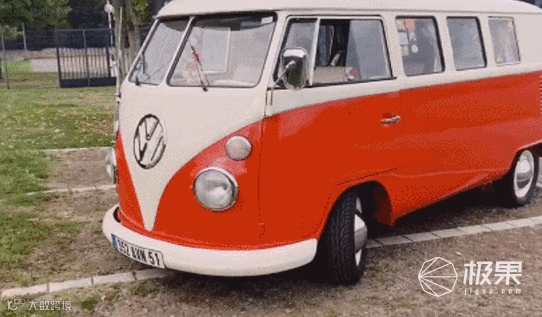 大升级!大众新一代“面包车”来了,电动门、大天窗、座椅180°旋转...