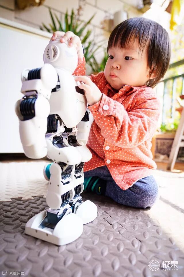 优必选AlphaEbot机器人