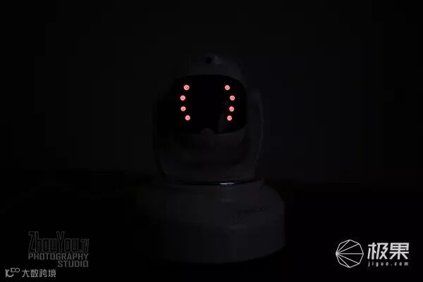 iFamCare小觅智能逗宠监护器