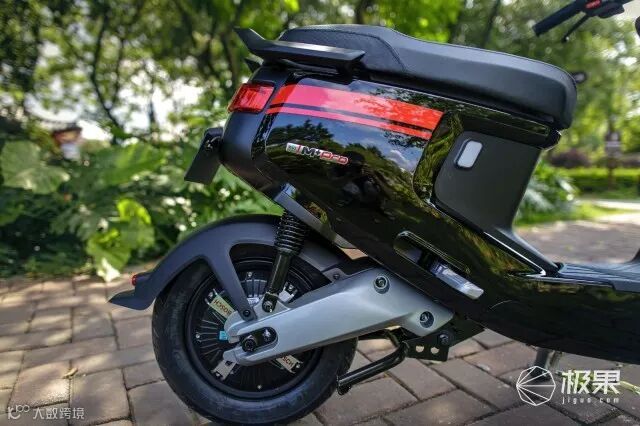 动力强劲续航长久,小牛电动车M+PRO也能有推背感