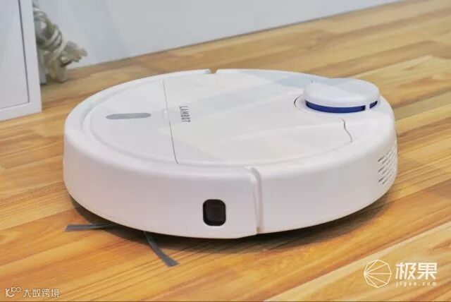 岚豹扫地机器人亮相CESA:能定位、吸力大、APP贴心