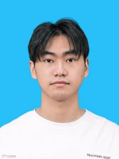 穿蓝色衬衫的男子

描述已自动生成