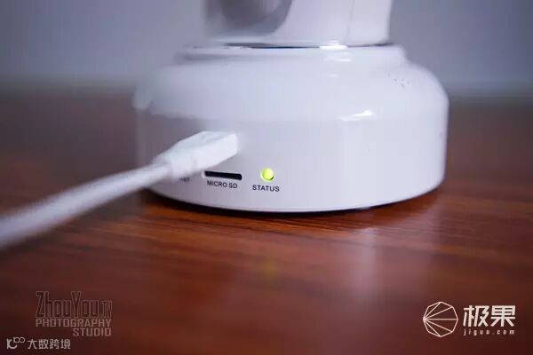 iFamCare小觅智能逗宠监护器