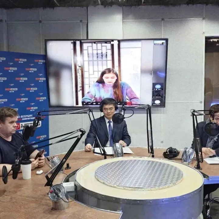 【中俄双语】张晓庆代总领事接受METRO电台直播采访