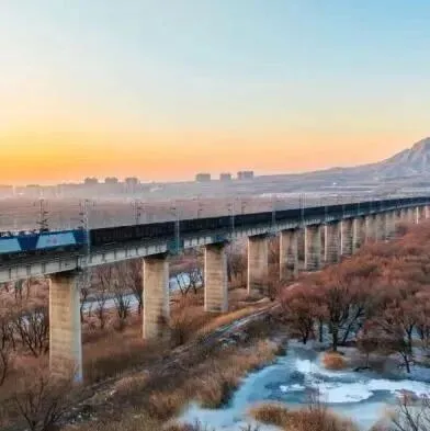 1至11月国家铁路发送货物37.27亿吨