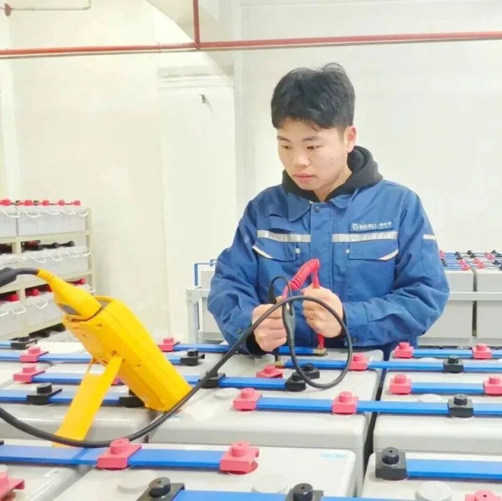 “辞家千里又千里，务必争气再争气”