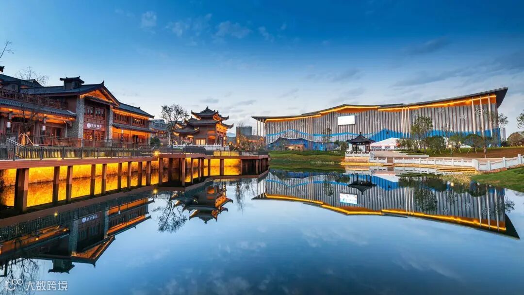 一个项目逛三个小时，足够大的融创昆明文旅城开业 | 打卡|界面新闻 · 地产