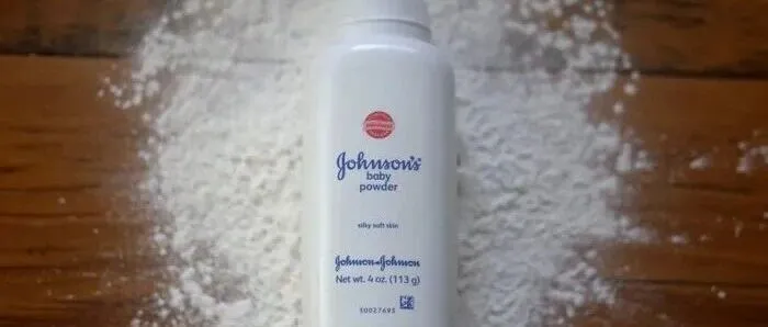 强生爽身粉致癌案判赔女子约110亿元