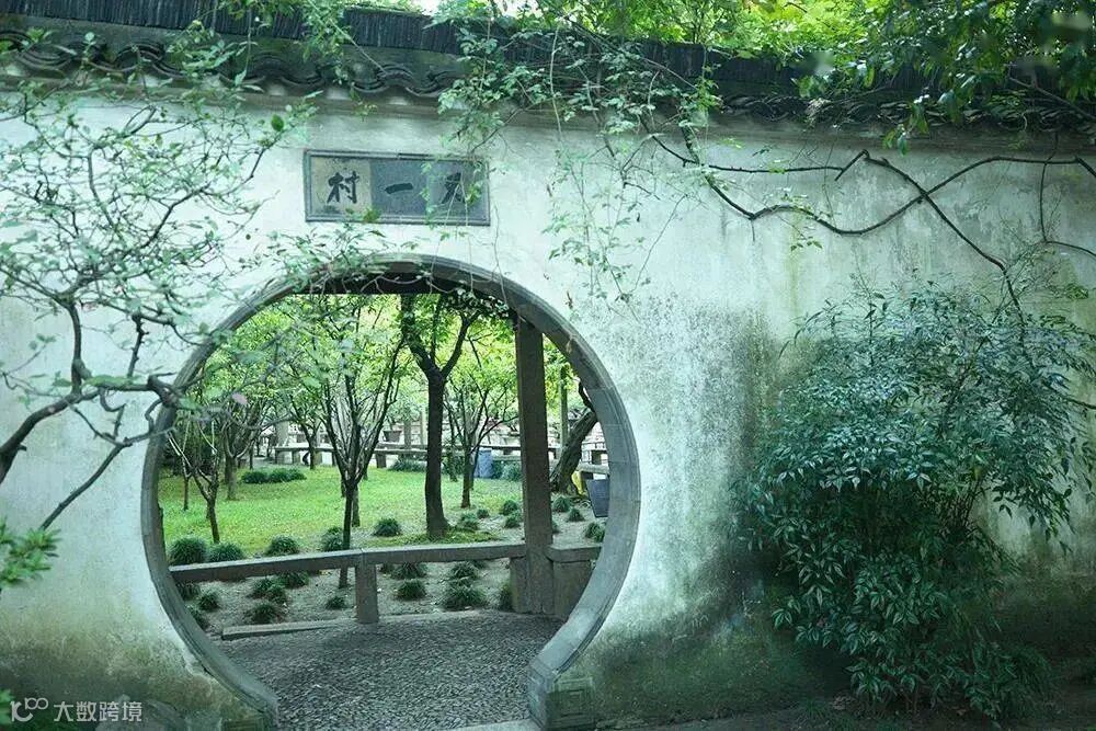 园林分南北,景物各千秋