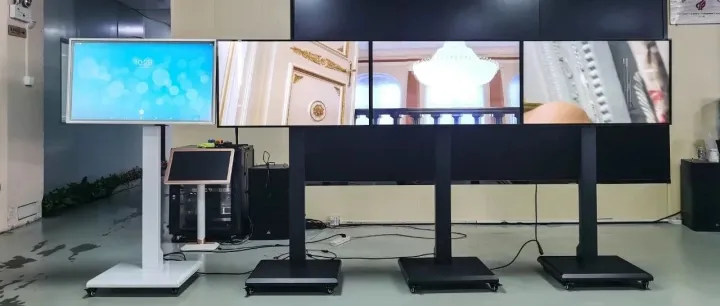 壁挂超窄边广告机（可落地可旋转可联屏）