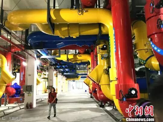 西部云基地中国移动宁夏数据中心制冷设备。 额丽其格 摄