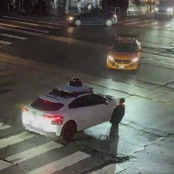 1200行提示泄露！谷歌无人车里的Gemini，活得比打工人还憋屈