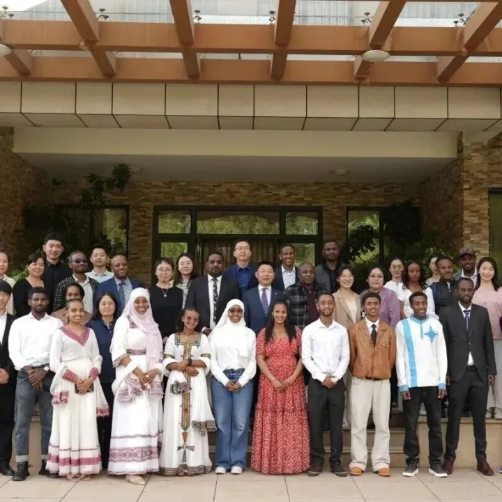 【丝路资讯】孙明晰临时代办出席中国青年外交官与埃塞俄比亚体育明星对话活动