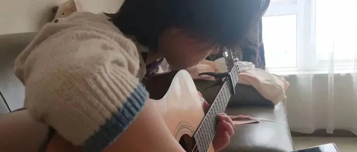 下班速递|治愈时光，指尖弦音