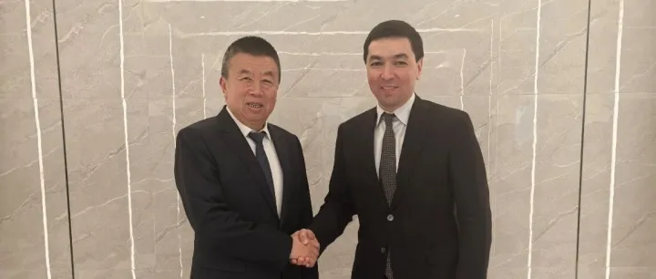 和振伟与乌兹别克斯坦总理府对华合作司司长会谈