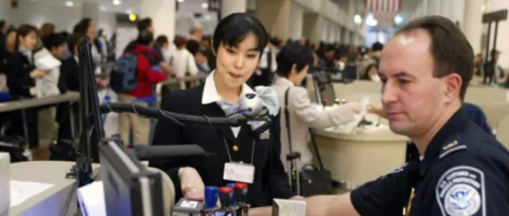 提醒！美国出入境新规今日生效，含绿卡在内所有非公民，出入境强制拍照+采指纹