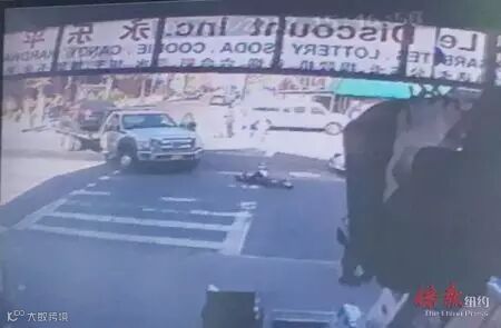 华裔老妇血溅马路,情景惨不忍睹。 (侨报记者宋旸摄)