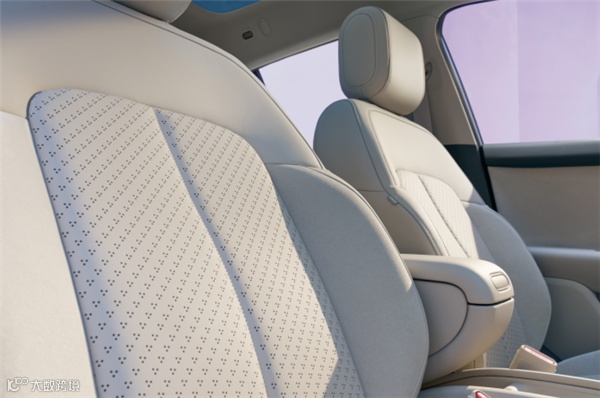 空间魔术师！Firefly萤火虫内饰首秀：全车27处储藏空间