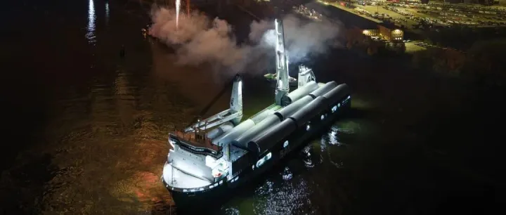 MERRY CHRISTMAS & HAPPY <em>NEW</em> YEAR