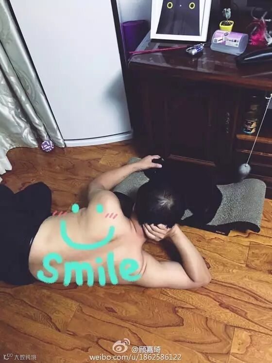 自从爹妈养了宠物,我在家里的地位一天不如一天……