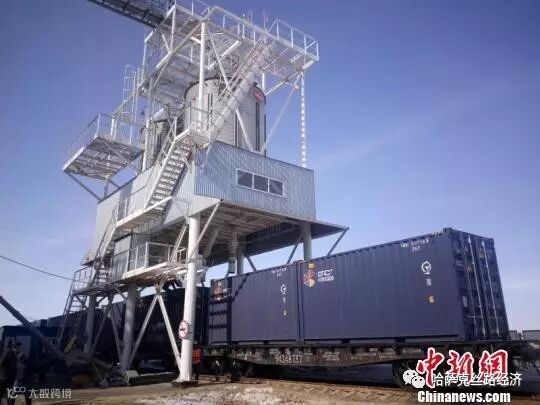 西安港迎来第二批、第三批哈萨克斯坦小麦进口专列。 李涛 摄