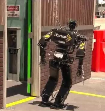 人形机器人的平衡力和姿态逼近人类