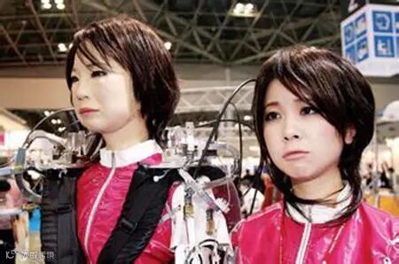 可以模拟脸部活动的最新机器人研发成功