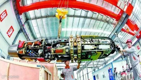 洛阳造出国内首台管道内焊机器人