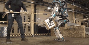 人形机器人的平衡力和姿态逼近人类