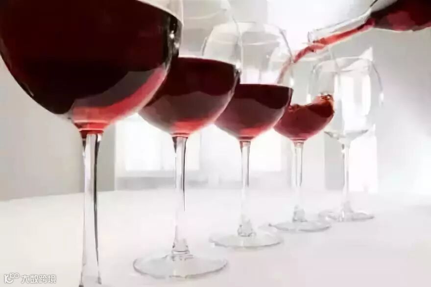 五杯葡萄酒.jpg