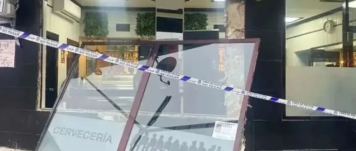 酒吧、餐馆、<em>百元</em><em>店</em>、水果<em>店</em>全被砸光