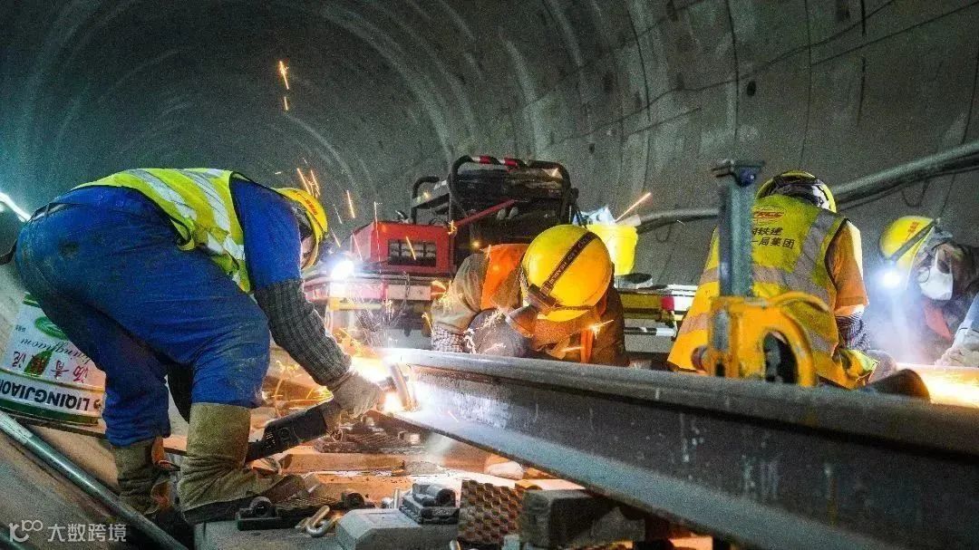 2022年4月24日,地铁4号线轨通焊接现场3.jpg
