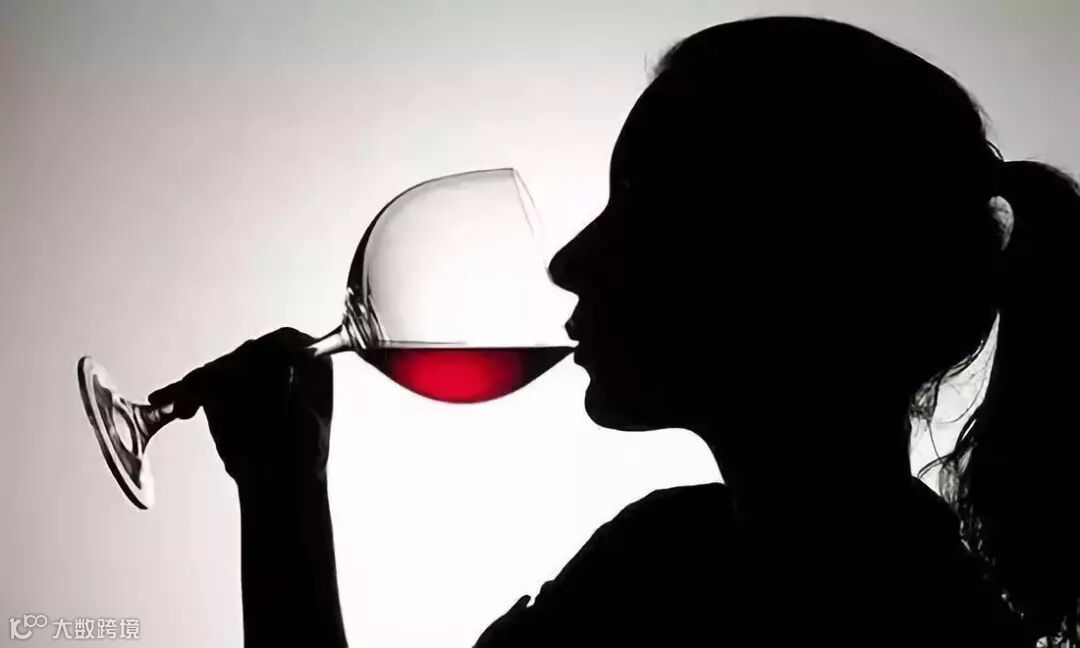 喝葡萄酒.jpg
