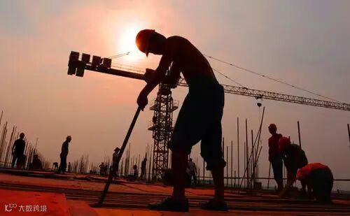 香港建筑工严重短缺日薪2300元仍供不应求