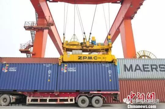 西安港迎来第二批、第三批哈萨克斯坦小麦进口专列。 李涛 摄