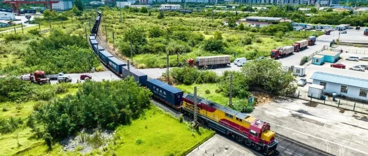 中欧班列（成渝）5年来累计开行超2.6万列，运输超210万标箱
