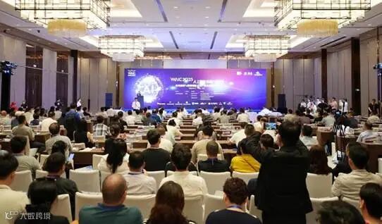 一群人在餐厅里

AI 生成的内容可能不正确。